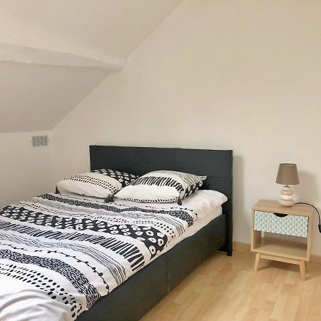Duplex 2 chambres 4 personnes - Bourg de Saclay Extérieur photo