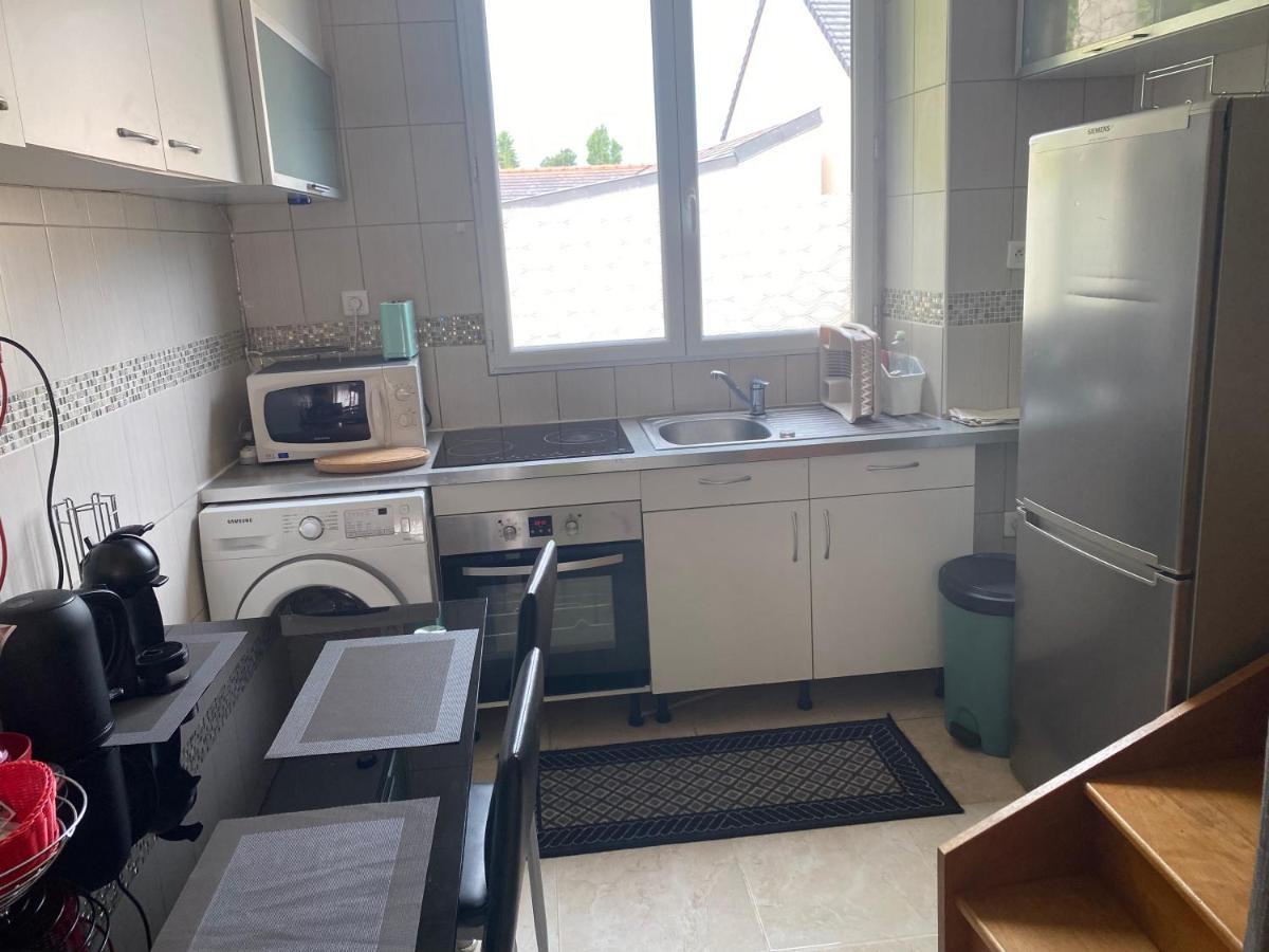 Duplex 2 chambres 4 personnes - Bourg de Saclay Extérieur photo